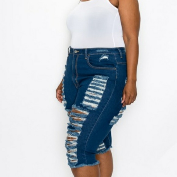 Plus-Distressed Bermuda Jeans - Picture 3 of 7